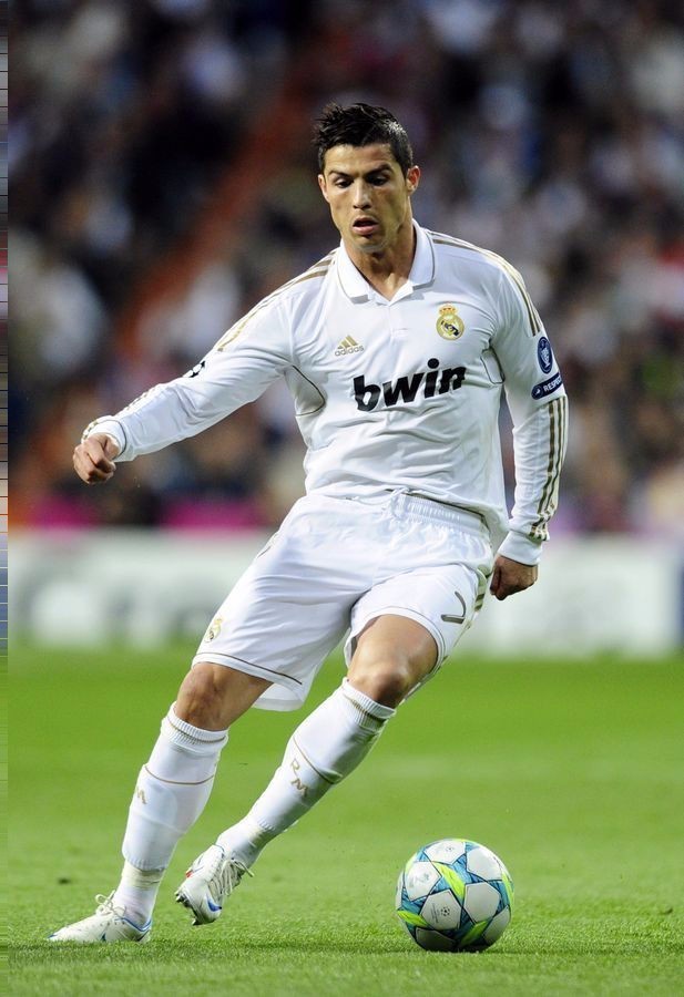 1次退赛引热议！郑钦文敢拒聚光灯，是遗憾还是冠军格局？（一次退赛成焦点：郑钦文选择不追光，是遗憾还是王者心态？）