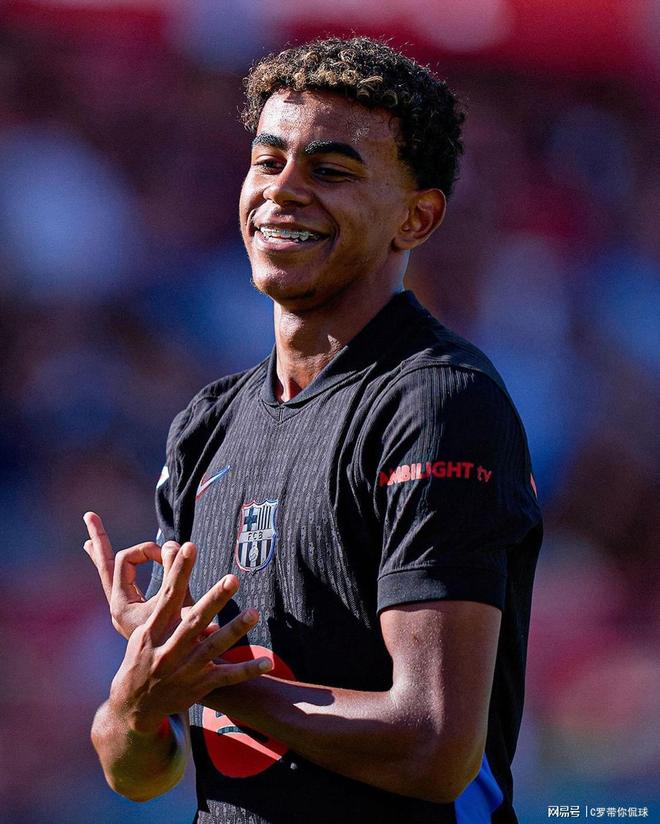 欧冠-拉菲尼亚绝杀莱万双响 巴萨5-4本菲卡（欧冠：拉菲尼亚压哨制胜，莱万梅开二度，巴萨5-4险胜本菲卡）