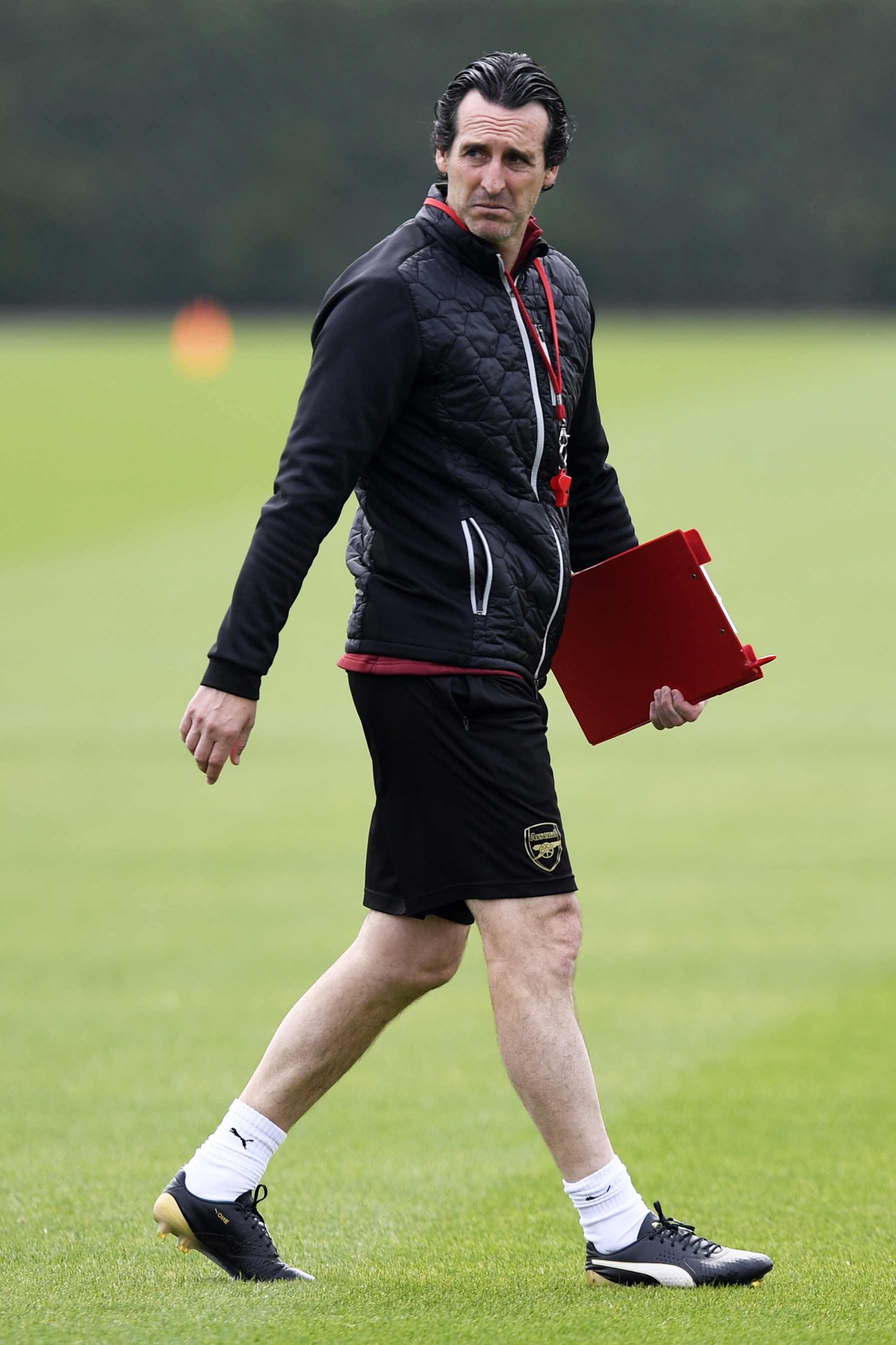 今天是海港足球俱乐部一线队球员武磊的生日，让我们...（海港一线队球员武磊迎来生日，邀你一起送上祝福）